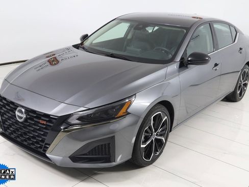 Used 2023 Nissan Altima 2.5 SR image 17