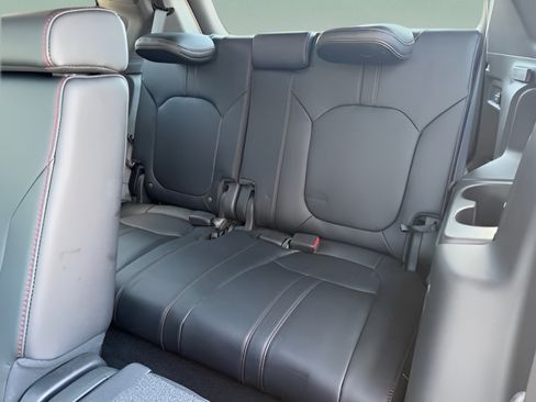 Used 2025 Honda Pilot Black Edition image 27