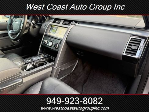 Used 2020 Land Rover Discovery Landmark AWD/4WD image 11
