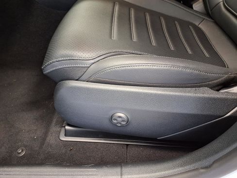 Used 2025 Mercedes-Benz GLC 350e 4MATIC image 21