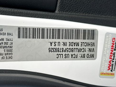 Used 2023 Jeep Grand Cherokee L Limited w/ Black Appearance Package image 33