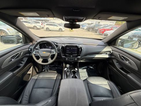 Used 2023 Chevrolet Traverse LT FWD image 25