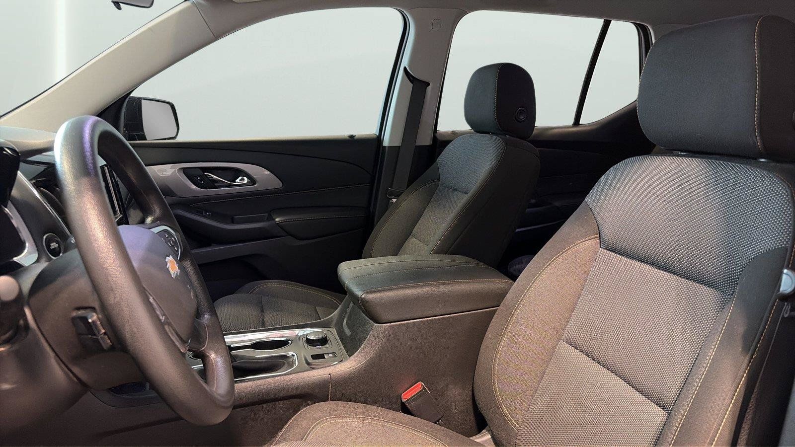 Used 2021 Chevrolet Traverse LS FWD image 10