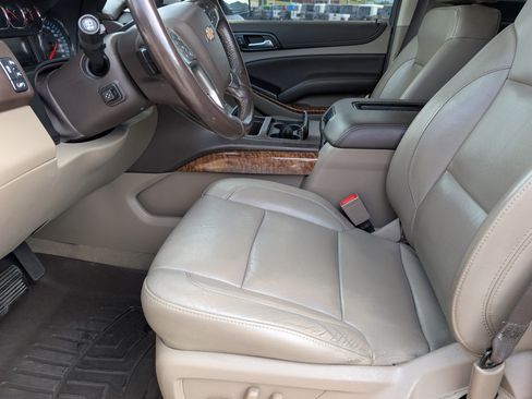 Used 2020 Chevrolet Suburban Premier RWD image 12
