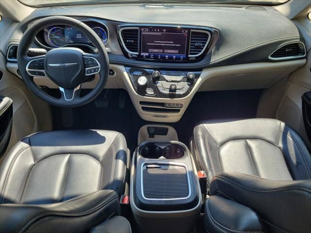 Used 2023 Chrysler Pacifica Touring-L FWD image 11