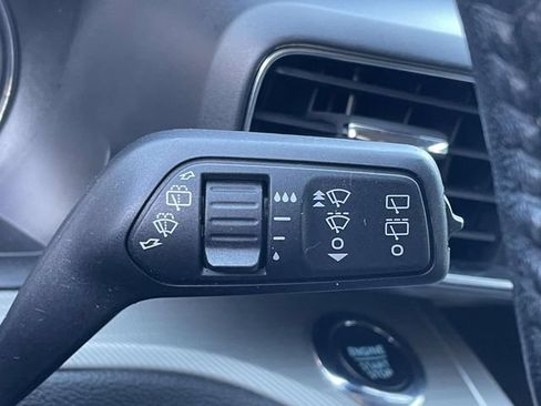 Used 2022 Ford Explorer XLT w/ Equipment Group 202A RWD image 24