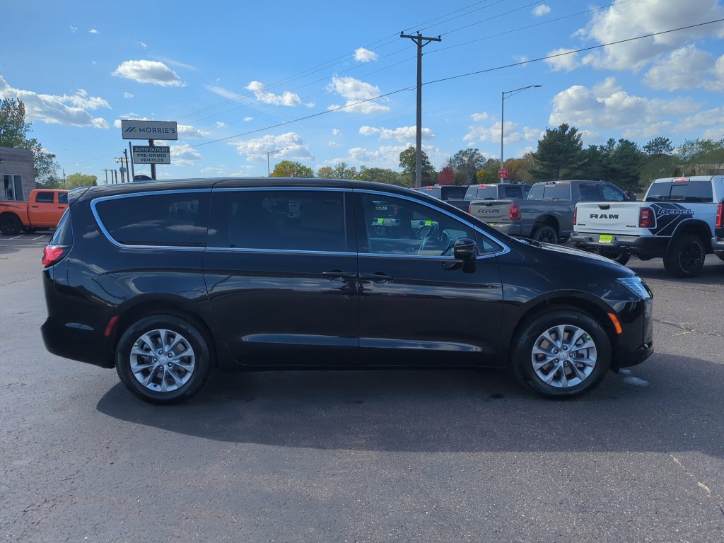 New 2027 Chrysler Pacifica Select AWD/4WD image 7