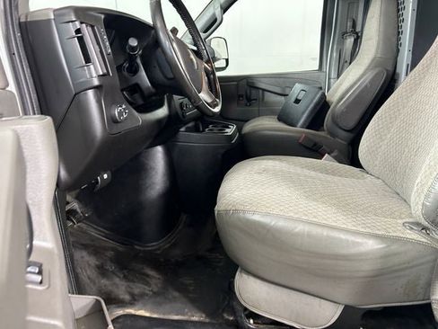 Used 2017 Chevrolet Express 2500 RWD image 12