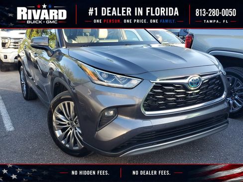 Used 2022 Toyota Highlander Platinum FWD image 1