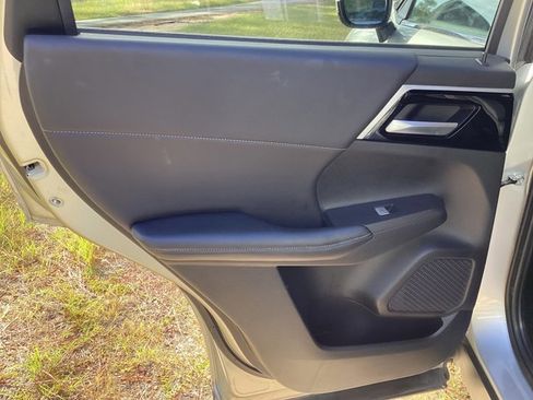 Used 2024 Mitsubishi Outlander SE image 15