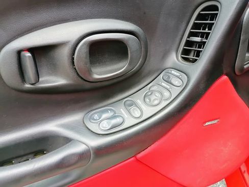 Used 2001 Chevrolet Corvette Z06 w/ Memory Pkg RWD image 28