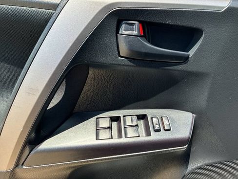 Used 2016 Toyota RAV4 LE FWD image 12