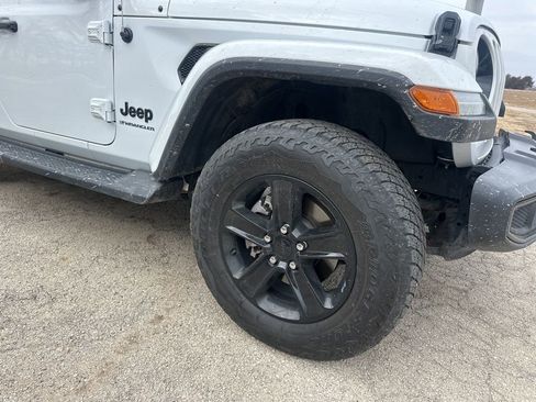 Used 2023 Jeep Wrangler Altitude image 4