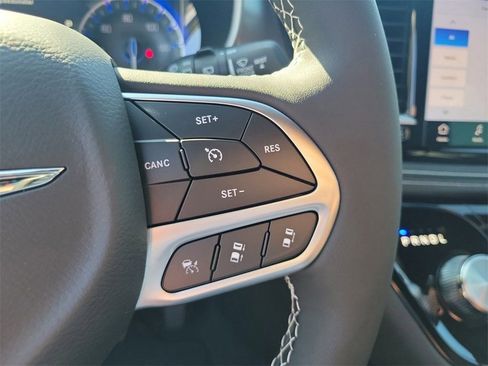 New 2026 Chrysler Pacifica Select image 23