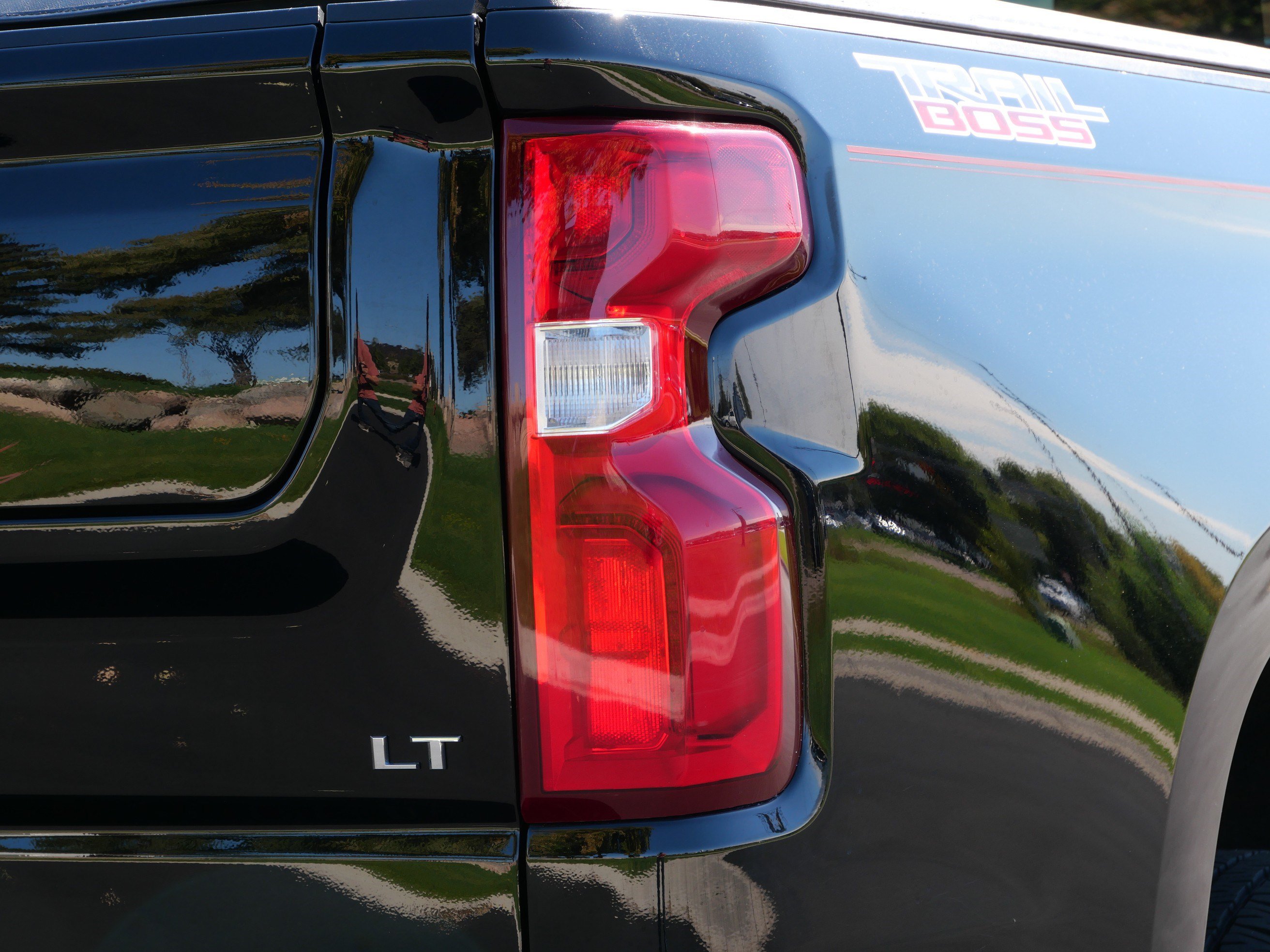 Used 2022 Chevrolet Silverado 1500 LT Trail Boss w/ LT Trail Boss Premium Package AWD/4WD image 17