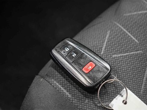 Used 2020 Toyota RAV4 XLE image 28