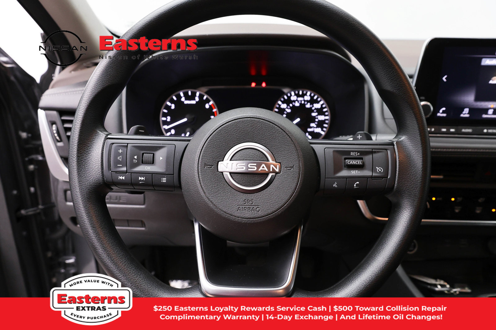 Used 2023 Nissan Rogue S AWD/4WD image 10