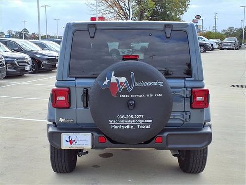 Used 2024 Jeep Wrangler Sahara image 15