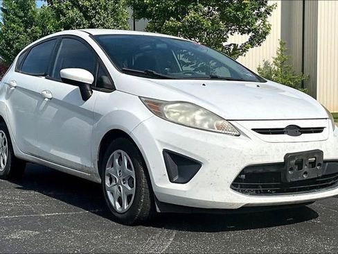Used 2012 Ford Fiesta SE FWD image 2