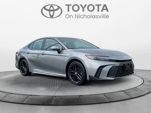 Used 2025 Toyota Camry Hybrid FWD image 7