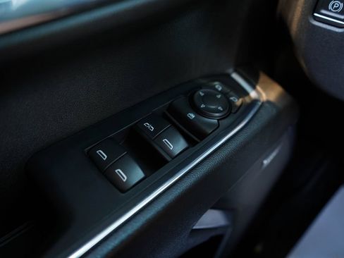 Used 2022 Chevrolet Silverado 1500 LT Trail Boss w/ LT Trail Boss Premium Package AWD/4WD image 32