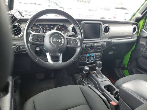 Used 2018 Jeep Wrangler Unlimited Sahara w/ Uconnect 4C Nav & Sound Group AWD/4WD image 8