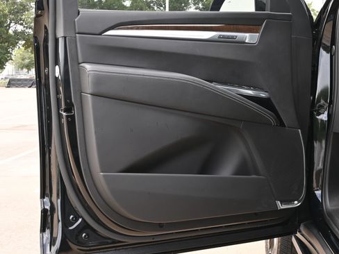 Certified 2026 Cadillac Escalade ESV Platinum Sport w/ LPO, ONYX Package AWD/4WD image 19
