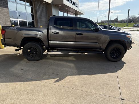 Used 2020 Toyota Tacoma SR w/ SR Convenience Package image 31