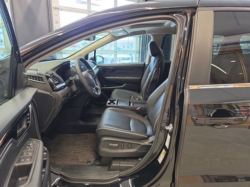 Used 2025 Honda Odyssey Touring image 13