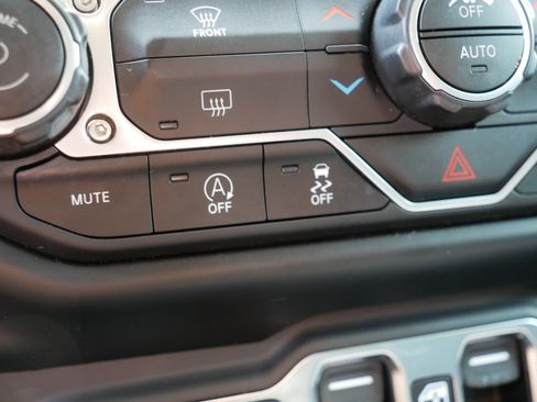 Used 2021 Jeep Wrangler Unlimited Sport AWD/4WD image 32