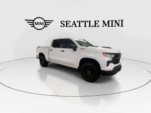 Used 2023 Chevrolet Silverado 1500 LT Trail Boss w/ Convenience Package II AWD/4WD image 2