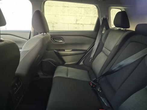 Used 2024 Nissan Rogue SV image 5