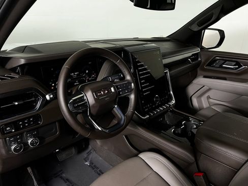 Used 2025 GMC Yukon Elevation AWD/4WD image 12