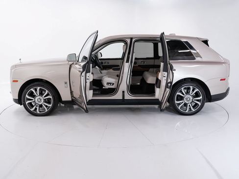 Certified 2019 Rolls-Royce Cullinan AWD/4WD image 9