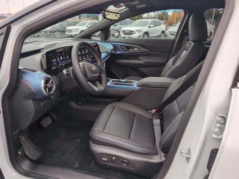 New 2025 Chevrolet Equinox EV LT w/ Convenience Package II image 13