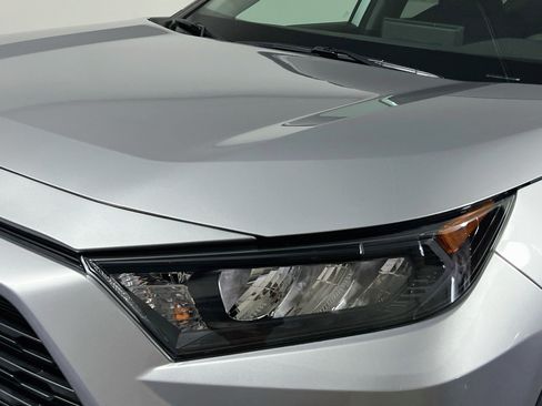Used 2020 Toyota RAV4 LE FWD image 11