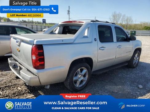 Used 2013 Chevrolet Avalanche LTZ RWD image 4