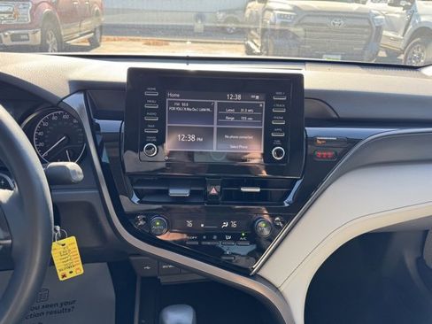 Used 2022 Toyota Camry SE image 25