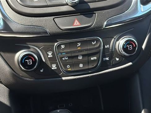 Used 2019 Chevrolet Equinox Premier image 16