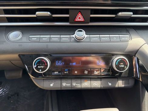 Certified 2023 Hyundai Elantra Limited FWD image 27
