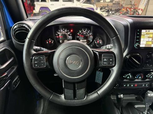 Used 2016 Jeep Wrangler Unlimited Sahara AWD/4WD image 12