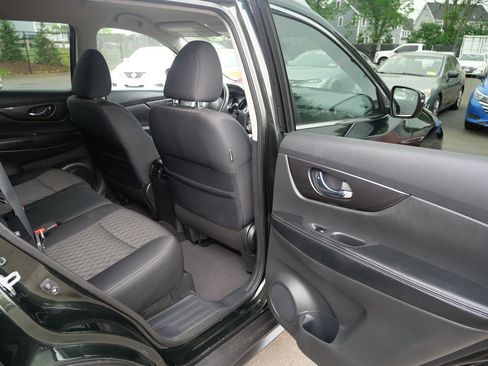 Used 2019 Nissan Rogue SV AWD/4WD image 34