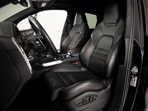 Certified 2023 Porsche Cayenne Turbo image 19
