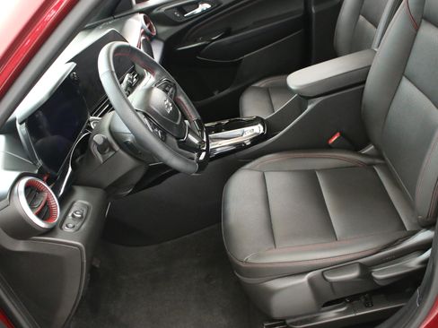 Used 2025 Chevrolet Trax RS w/ Driver Confidence Package FWD image 24