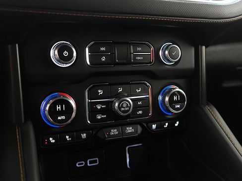 Used 2024 GMC Yukon XL AT4 w/ Technology Package image 24