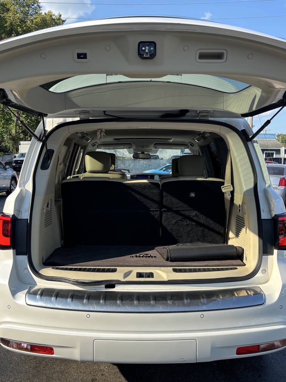 Used 2019 INFINITI QX80 Luxe w/ 22" Wheel Package AWD/4WD image 10