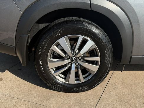 Used 2025 Nissan Pathfinder SL FWD image 8