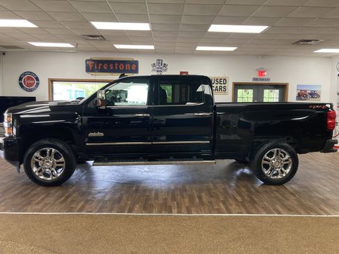 Used 2019 Chevrolet Silverado 2500 High Country w/ Duramax Plus Package AWD/4WD image 2