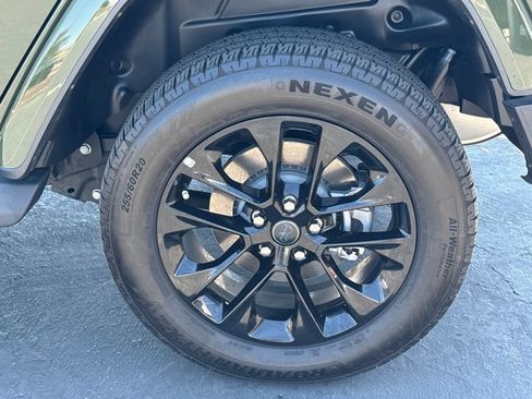 Used 2024 Jeep Wrangler Unlimited Sahara AWD/4WD image 17