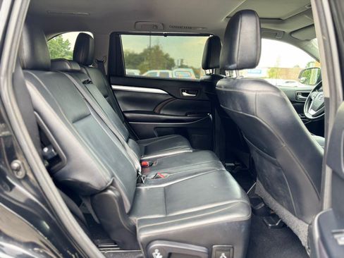 Used 2017 Toyota Highlander XLE AWD/4WD image 19